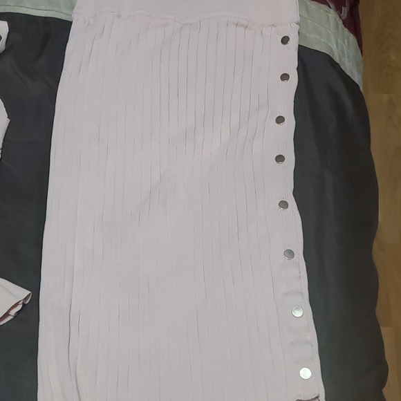 Light pink 2 piece peplum shirt and skirt - Picture 3 of 3